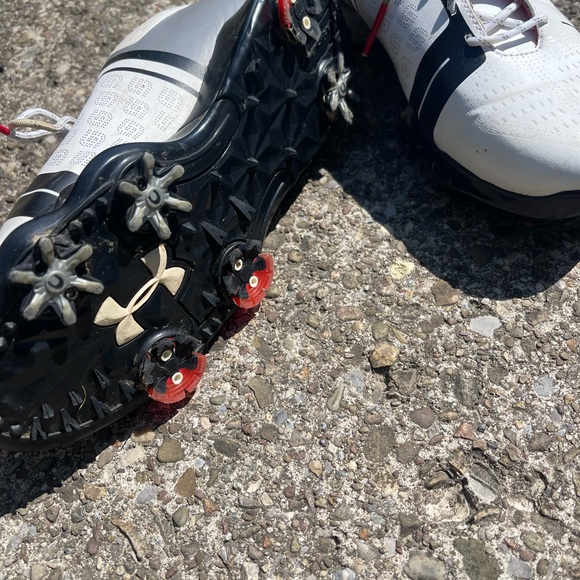 4Y UNDERARMOUR GOLF SHOE - Picture 3 of 4